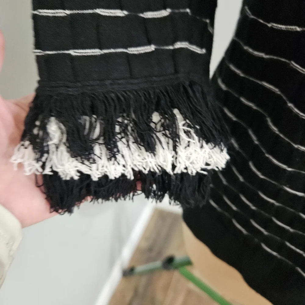 J’envie Black Stripe Knit Top Fringe Cuffs Medium Chic Casual Textured Office‎